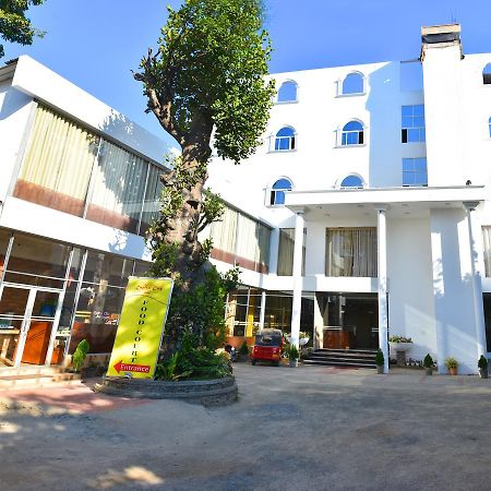 بادولا Capitalcity Hotel المظهر الخارجي الصورة