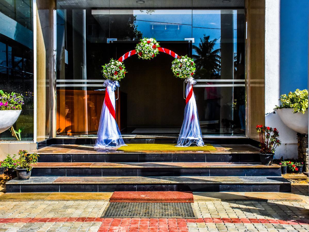 بادولا Capitalcity Hotel المظهر الخارجي الصورة