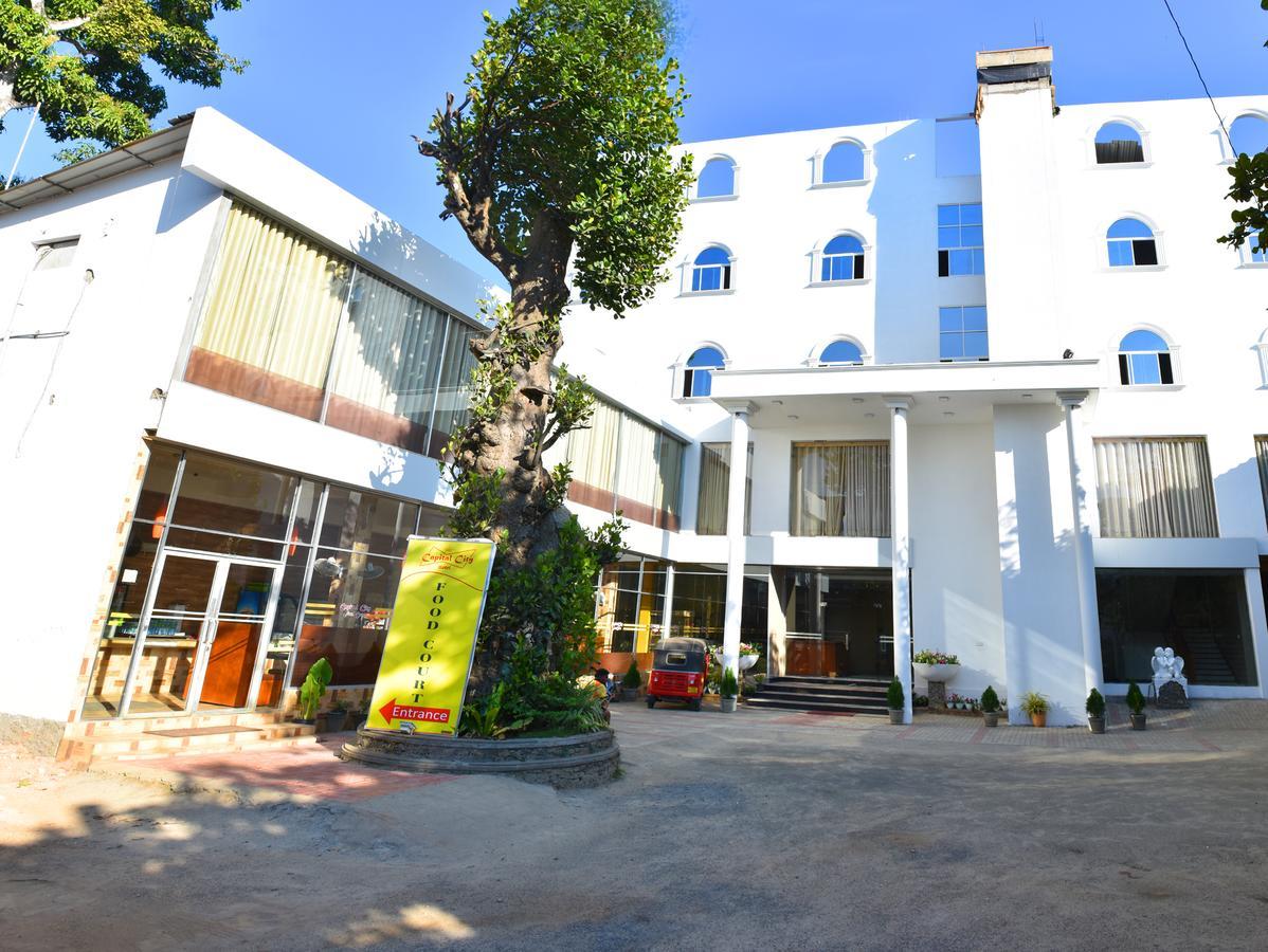 بادولا Capitalcity Hotel المظهر الخارجي الصورة